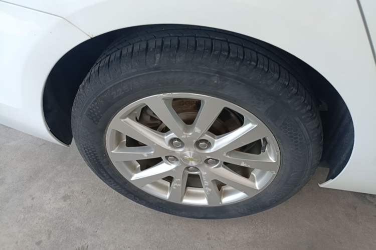 Used Chevrolet Malibu 2014 2.0L Automatic Luxury Edition Right Rear Wheel Hub
