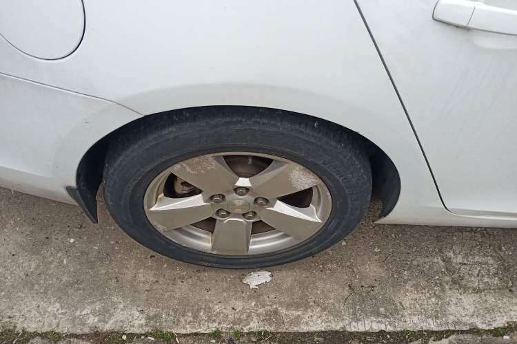 Used Chevrolet Malibu 2014 2.0L Automatic Comfort Edition Right Rear Wheel Hub