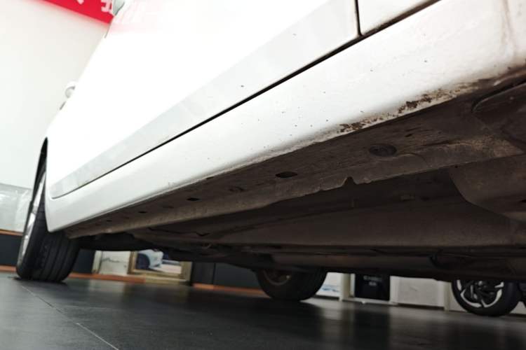 Used Chevrolet Malibu 2014 2.0L Automatic Luxury Edition Right Side Sill