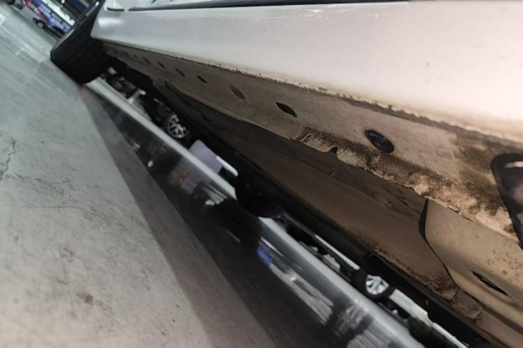 Used Chevrolet Malibu 2014 2.0L Automatic Comfort Edition Right Side Sill