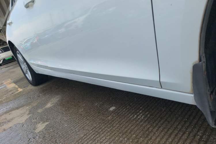 Used Chevrolet Malibu 2014 1.6T Automatic Comfort Edition Right Side Sill
