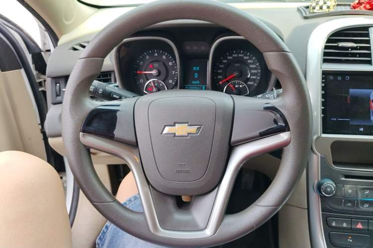 Used Chevrolet Malibu 2014 2.0L Automatic Comfort Edition Steering Wheel