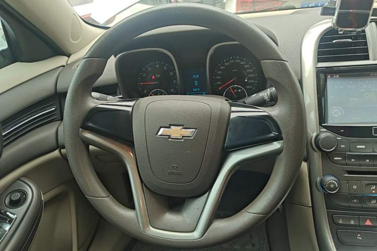 Used Chevrolet Malibu 2014 2.0L Automatic Comfort Edition Steering Wheel