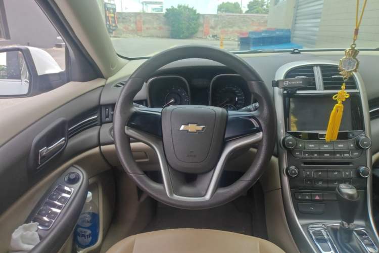Used Chevrolet Malibu 2014 2.0L Automatic Comfort Edition Steering Wheel
