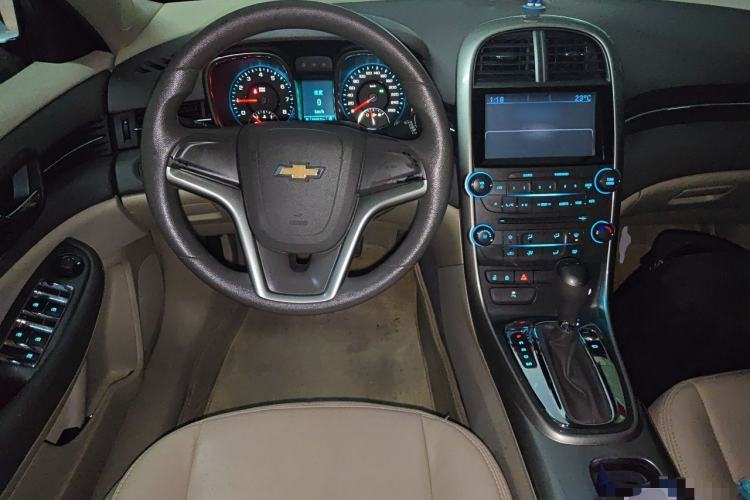 Used Chevrolet Malibu 2014 2.0L Automatic Comfort Edition Steering Wheel