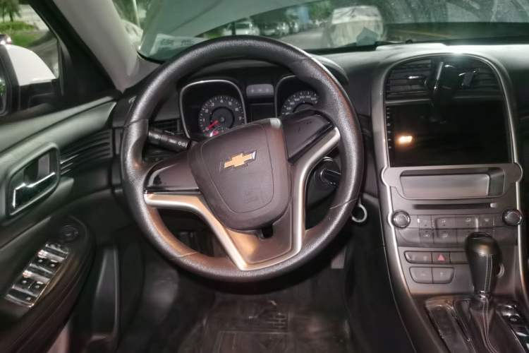 Used Chevrolet Malibu 2014 1.6T Automatic Comfort Edition Steering Wheel