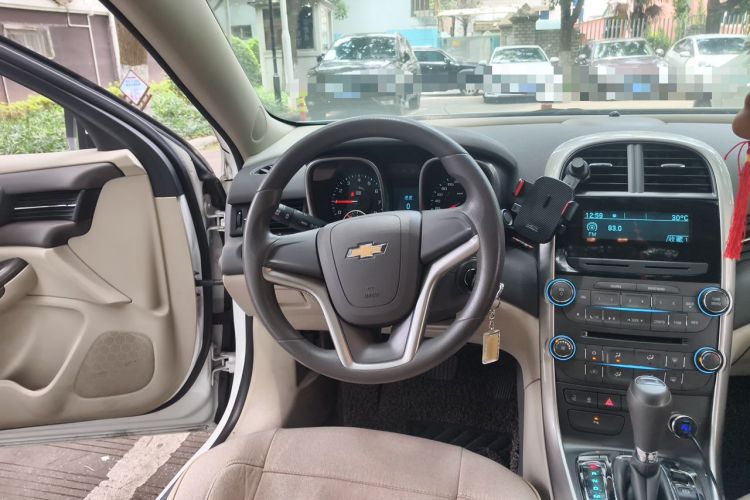Used Chevrolet Malibu 2014 2.0L Automatic Comfort Edition Steering Wheel