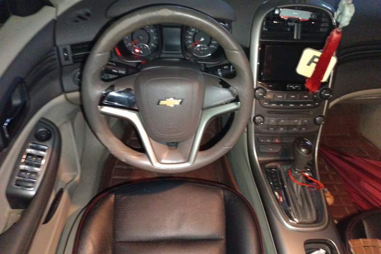 Used Chevrolet Malibu 2014 2.0L Automatic Comfort Edition Steering Wheel