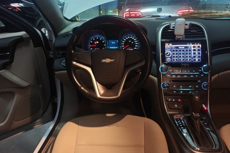Used Chevrolet Malibu 2014 2.0L Automatic Comfort Edition Steering Wheel