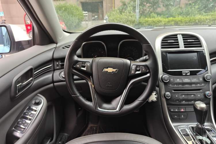 Used Chevrolet Malibu 2014 2.4L Automatic Luxury Edition Steering Wheel