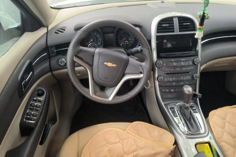 Used Chevrolet Malibu 2014 2.0L Automatic Comfort Edition Steering Wheel
