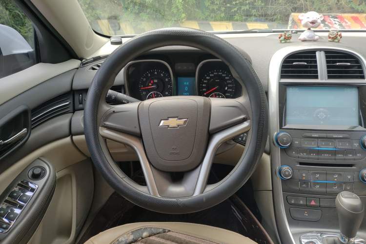 Used Chevrolet Malibu 2014 2.0L Automatic Comfort Edition Steering Wheel