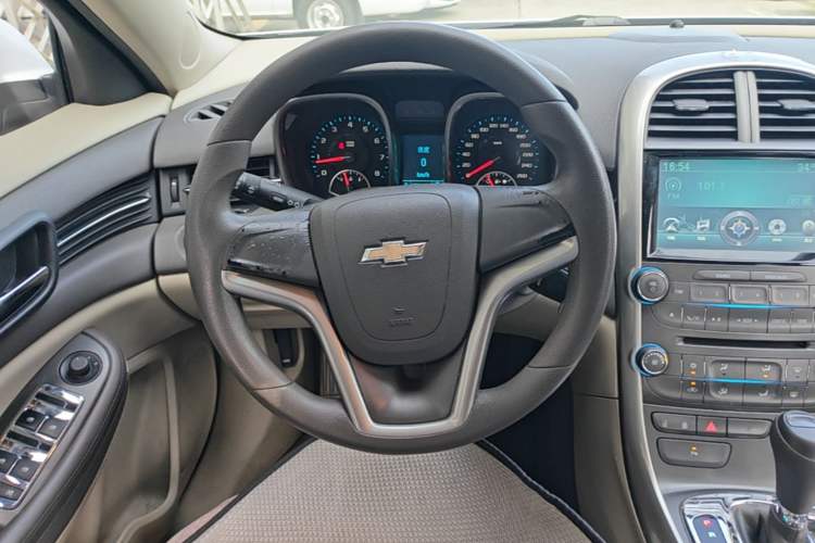 Used Chevrolet Malibu 2014 2.0L Automatic Comfort Edition Steering Wheel