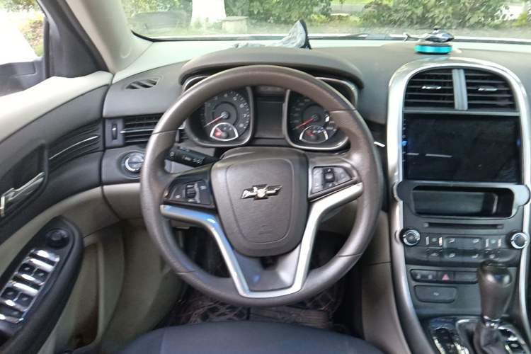 Used Chevrolet Malibu 2014 2.0L Automatic Comfort Edition Steering Wheel