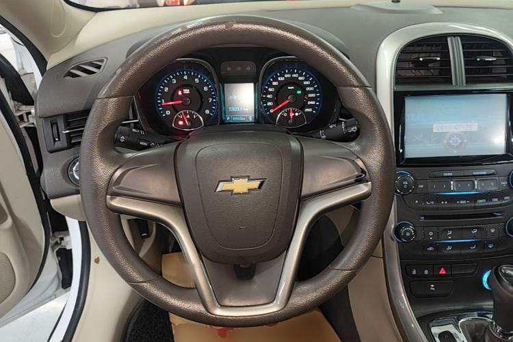 Used Chevrolet Malibu 2014 2.0L Automatic Comfort Edition Steering Wheel