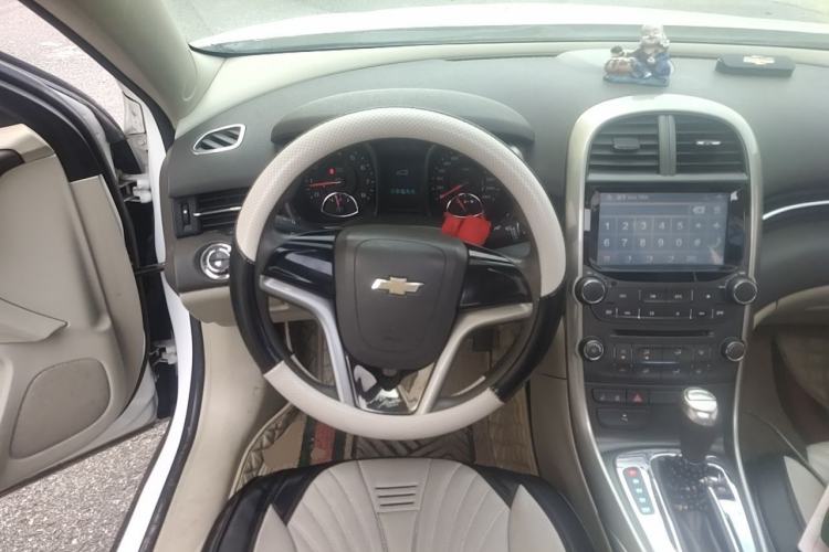 Used Chevrolet Malibu 2014 2.0L Automatic Comfort Edition Steering Wheel