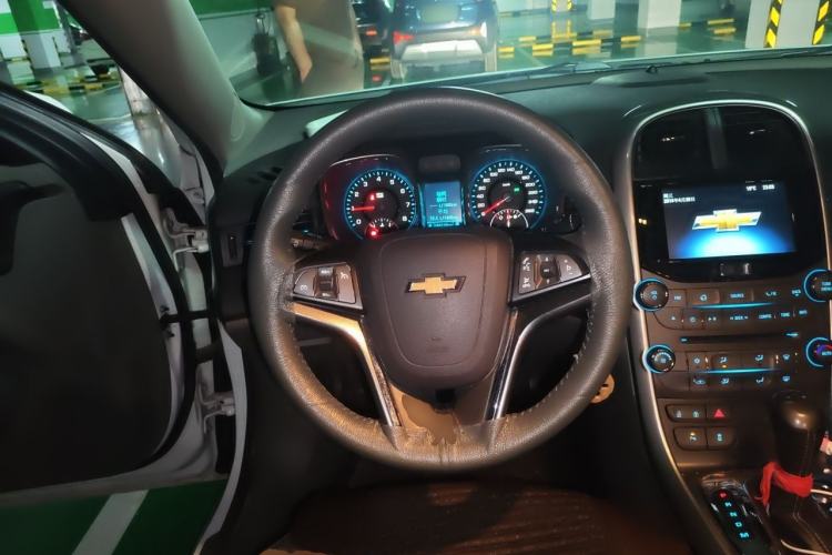 Used Chevrolet Malibu 2014 2.0L Automatic Comfort Edition Steering Wheel