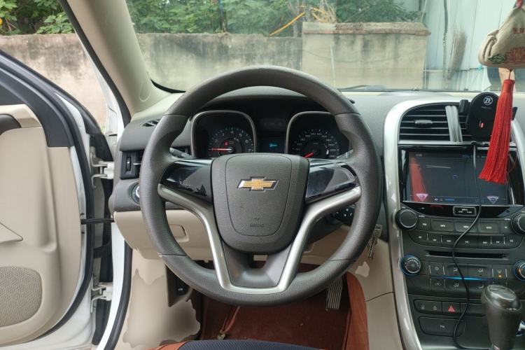 Used Chevrolet Malibu 2014 2.0L Automatic Comfort Edition Steering Wheel