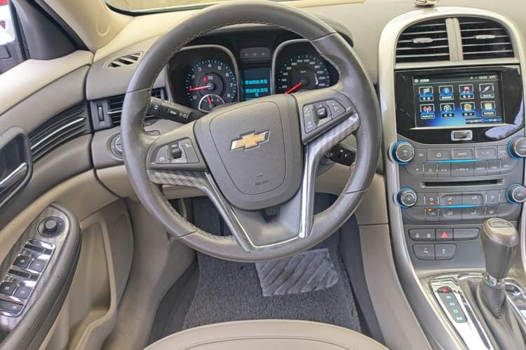Used Chevrolet Malibu 2014 2.4L Automatic Luxury Edition Steering Wheel