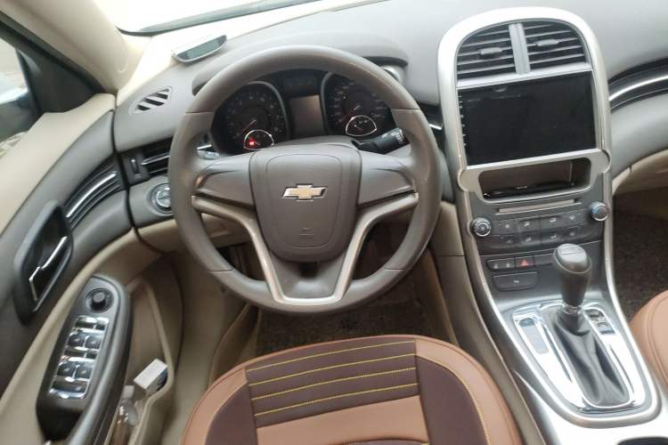 Used Chevrolet Malibu 2014 2.0L Automatic Comfort Edition Steering Wheel