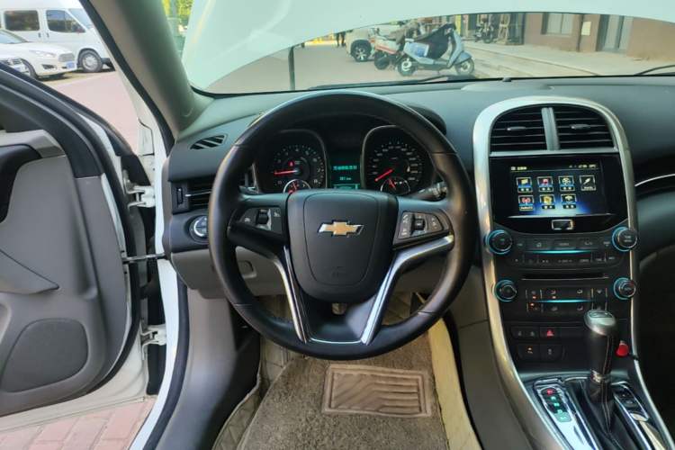 Used Chevrolet Malibu 2014 2.0L Automatic Luxury Edition Steering Wheel