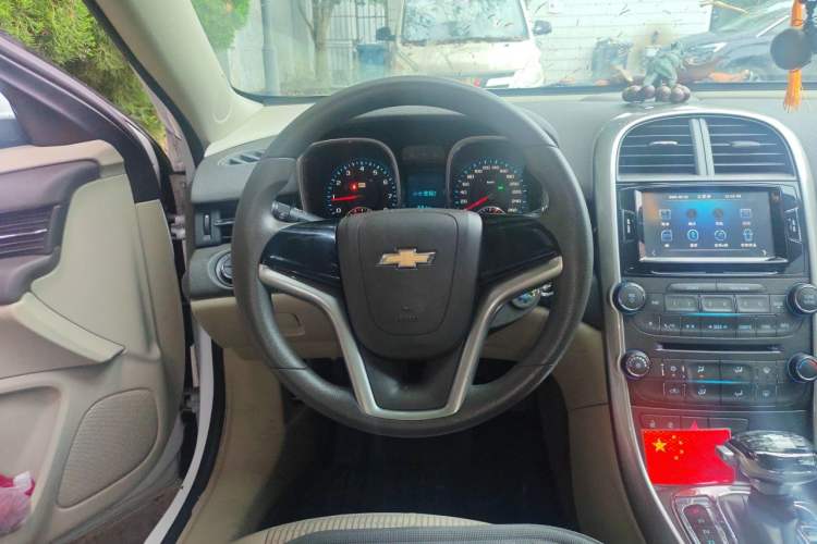 Used Chevrolet Malibu 2014 2.0L Automatic Comfort Edition Steering Wheel