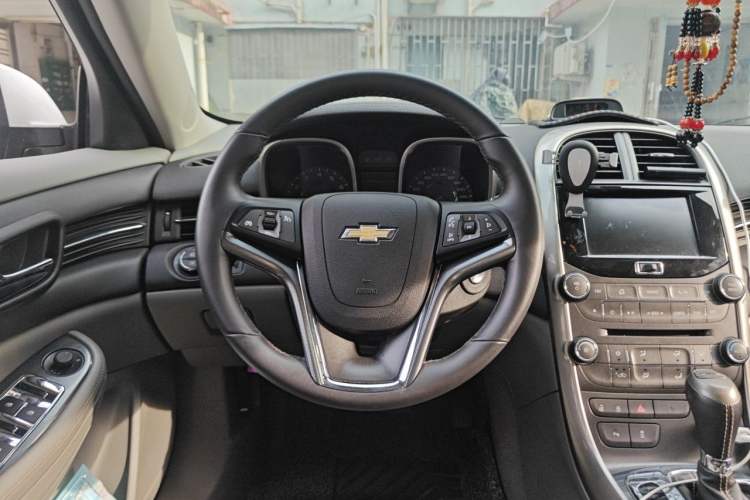 Used Chevrolet Malibu 2014 2.4L Automatic Luxury Edition Steering Wheel