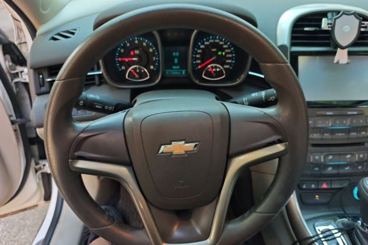 Used Chevrolet Malibu 2014 2.0L Automatic Comfort Edition Steering Wheel