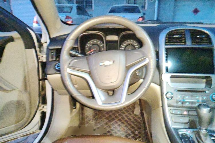 Used Chevrolet Malibu 2014 2.0L Automatic Comfort Edition Steering Wheel