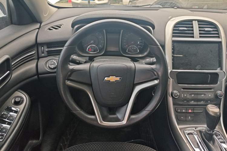 Used Chevrolet Malibu 2014 1.6T Automatic Comfort Edition Steering Wheel