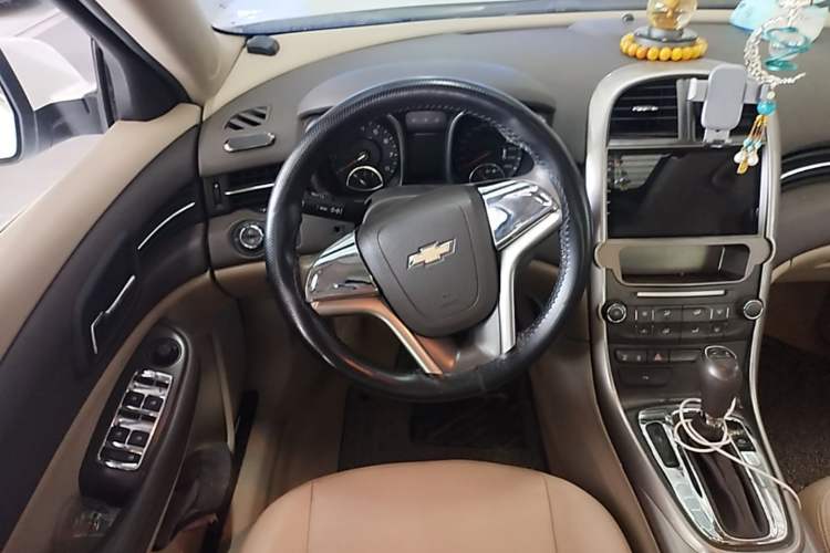 Used Chevrolet Malibu 2014 2.0L Automatic Comfort Edition Steering Wheel