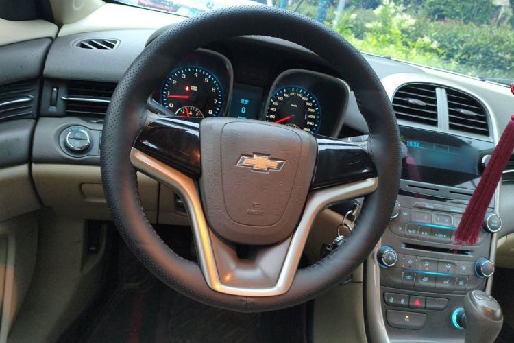 Used Chevrolet Malibu 2014 2.0L Automatic Comfort Edition Steering Wheel