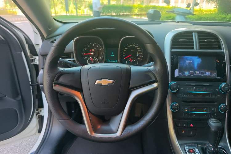 Used Chevrolet Malibu 2014 1.6T Automatic Comfort Edition Steering Wheel
