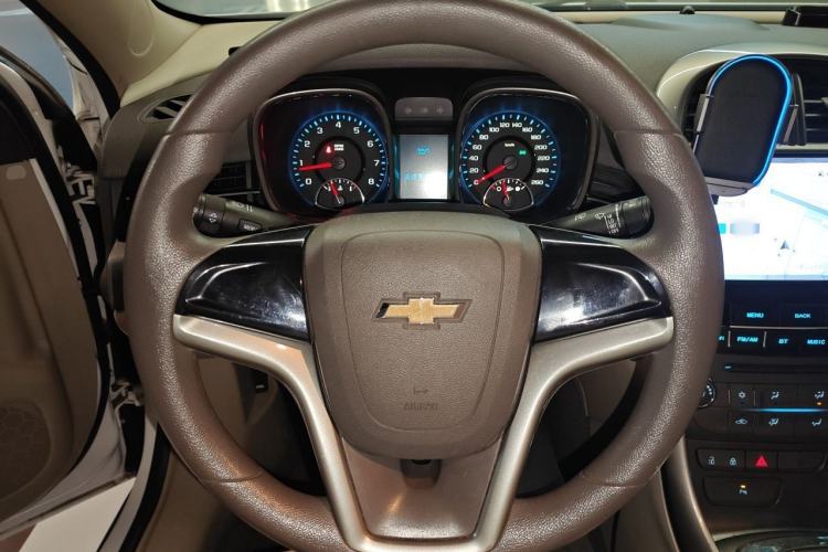 Used Chevrolet Malibu 2014 2.0L Automatic Comfort Edition Steering Wheel