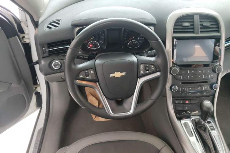 Used Chevrolet Malibu 2014 2.4L Automatic Luxury Edition Steering Wheel