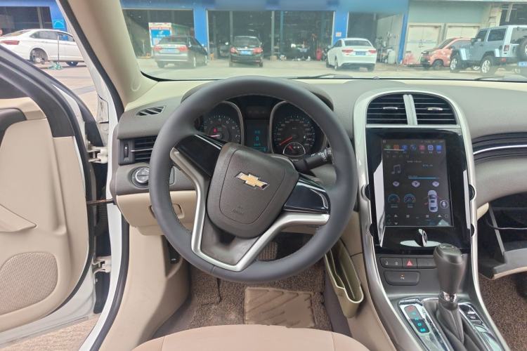 Used Chevrolet Malibu 2014 2.0L Automatic Comfort Edition Steering Wheel