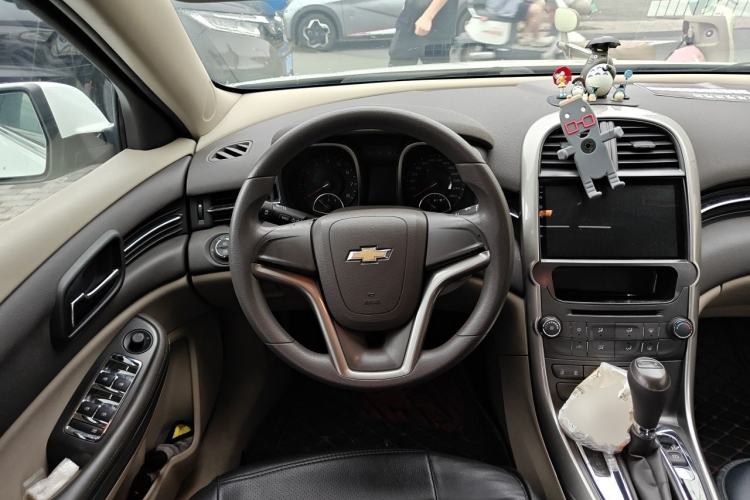 Used Chevrolet Malibu 2014 2.0L Automatic Comfort Edition Steering Wheel