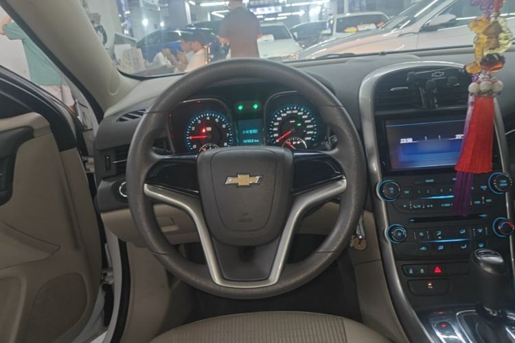 Used Chevrolet Malibu 2014 2.0L Automatic Comfort Edition Steering Wheel