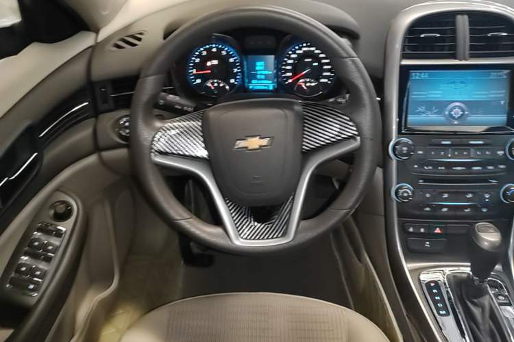 Used Chevrolet Malibu 2014 2.0L Automatic Comfort Edition Steering Wheel