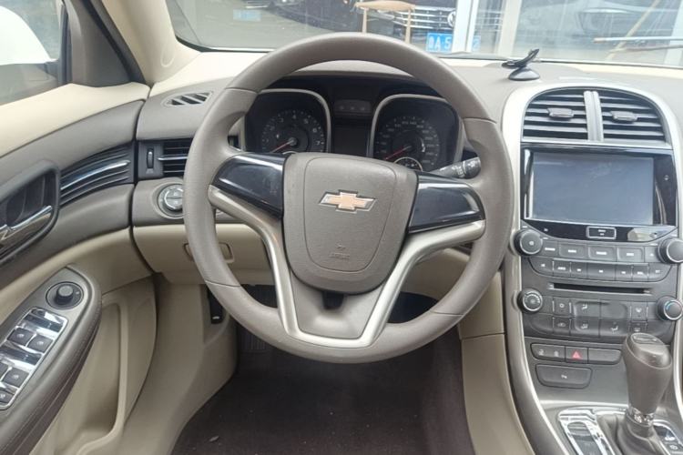 Used Chevrolet Malibu 2014 2.0L Automatic Comfort Edition Steering Wheel