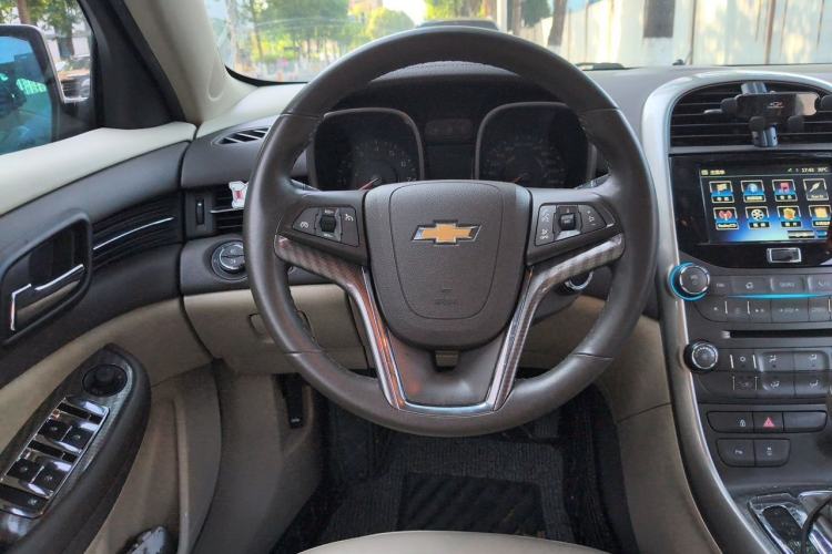 Used Chevrolet Malibu 2014 2.4L Automatic Luxury Edition Steering Wheel