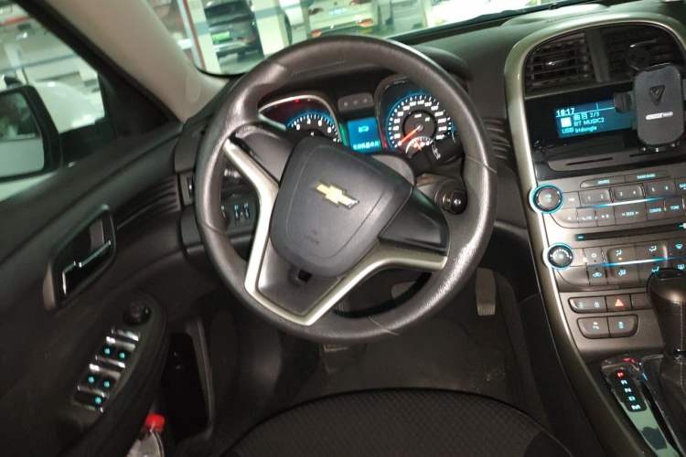 Used Chevrolet Malibu 2014 1.6T Automatic Comfort Edition Steering Wheel