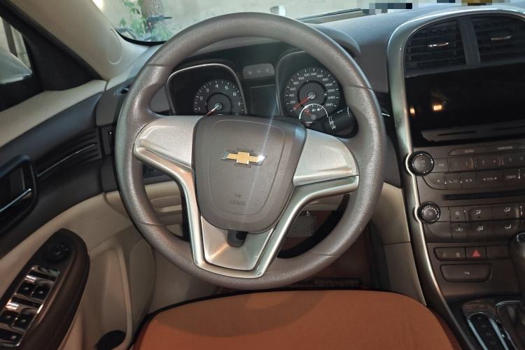 Used Chevrolet Malibu 2014 2.0L Automatic Comfort Edition Steering Wheel