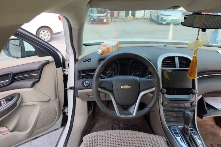 Used Chevrolet Malibu 2014 2.0L Automatic Comfort Edition Steering Wheel