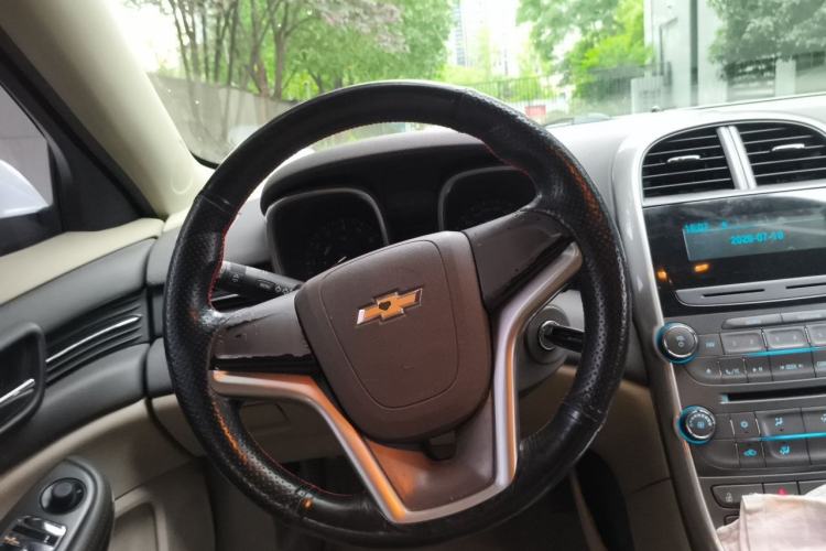 Used Chevrolet Malibu 2014 2.0L Automatic Comfort Edition Steering Wheel