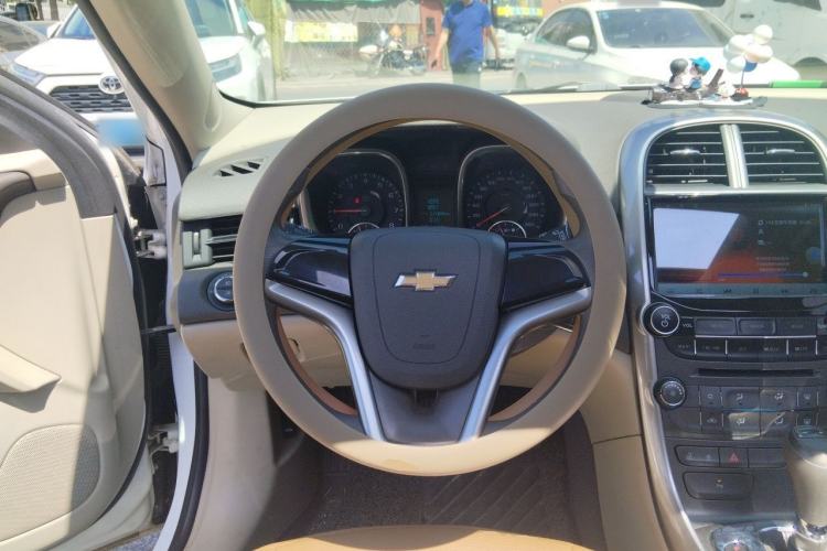 Used Chevrolet Malibu 2014 2.0L Automatic Comfort Edition Steering Wheel