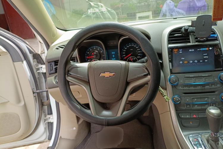 Used Chevrolet Malibu 2014 2.0L Automatic Comfort Edition Steering Wheel