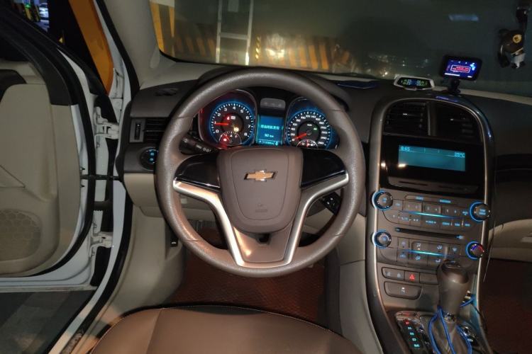 Used Chevrolet Malibu 2014 2.0L Automatic Comfort Edition Steering Wheel