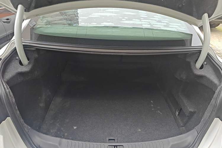 Used Chevrolet Malibu 2014 2.0L Automatic Comfort Edition Trunk
