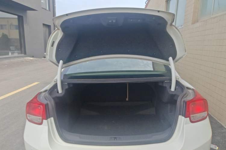Used Chevrolet Malibu 2014 2.0L Automatic Comfort Edition Trunk